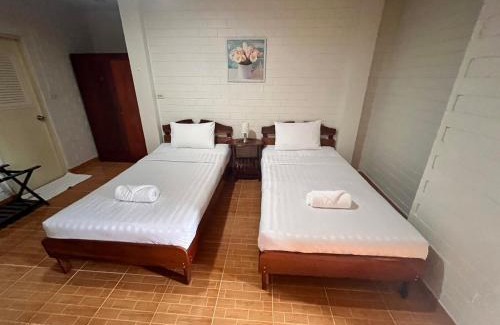 Kamphaeng Phet Apartment | Bunraksa Resort: Family-Friendly Getaway with Top Ratings