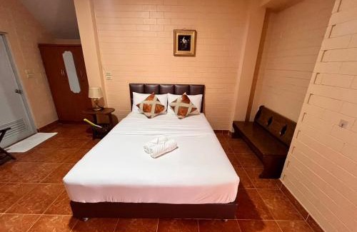 Kamphaeng Phet Apartment | Bunraksa Resort: Family-Friendly Getaway with Top Ratings