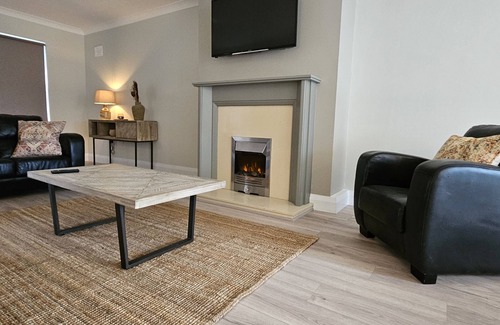 Bunratty Cottage | Experience Bunratty Town House No 5 - Rated 10/10, Family-Friendly
