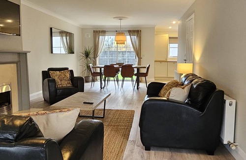 Bunratty Cottage | Experience Bunratty Town House No 5 - Rated 10/10, Family-Friendly