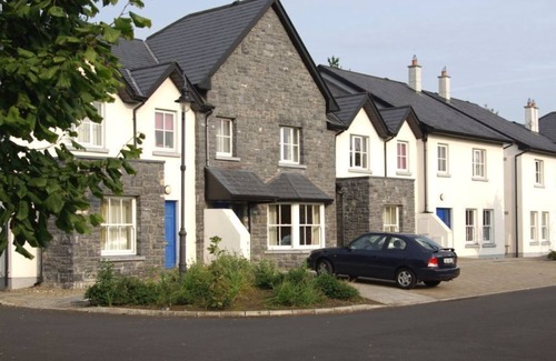 Bunratty Apartment | Top-Rated Bunratty West: Family-Friendly Stay with Breakfast