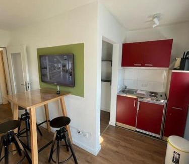 Dueren Apartment | Vibrant Stays Await You at Buntes Wohnen in Düren