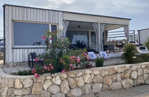 Drage House | Relax at BUQEZ SUN 4 U - Oceanfront Eco Resort Villa