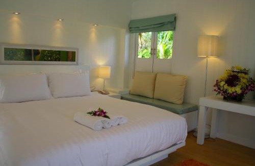 Mae Hi Resort | Relax at Bura Lumpai Resort with Oceanfront Views