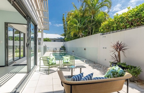 Blueys Beach House | Discover Buralo at Blueys Beach with Oceanfront Views