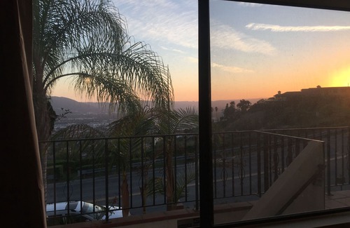 Burbank Apartment | Inviting Burbank Hills Suite with City Views & Balcony Access