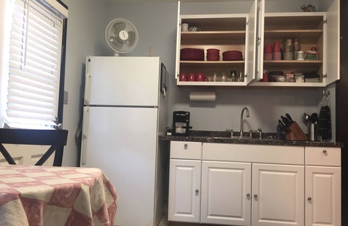 Burbank Cottage | Serene Pet-Friendly Retreat by Warner Brothers & NY Film Academy