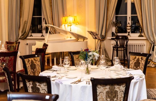 Bicionys Hotel | Experience Comfort at Burbiskio Dvaras - Pet Friendly Stay
