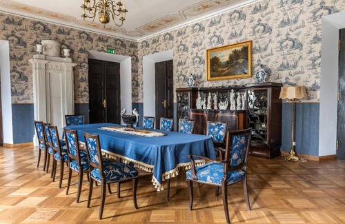 Bicionys Hotel | Experience Comfort at Burbiskio Dvaras - Pet Friendly Stay