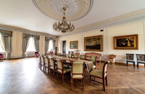 Bicionys Hotel | Experience Comfort at Burbiskio Dvaras - Pet Friendly Stay