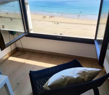 Burela Apartment | Oceanfront Burela Mariña Playa: Rated 9.5 by Guests