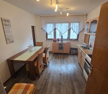 Burghaun Apartment | Burg Apartment mit Badewanne und Balkon