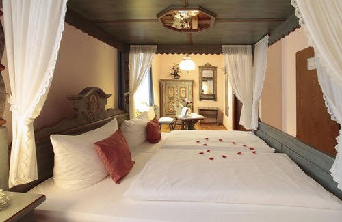 Ziesar Hotel | Discover Burg Hotel Ziesar: Family-Friendly Retreat