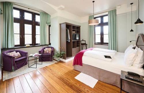 Mainz-Bingen Hotel | Discover Burg Reichenstein: Pet-Friendly and Family-Oriented