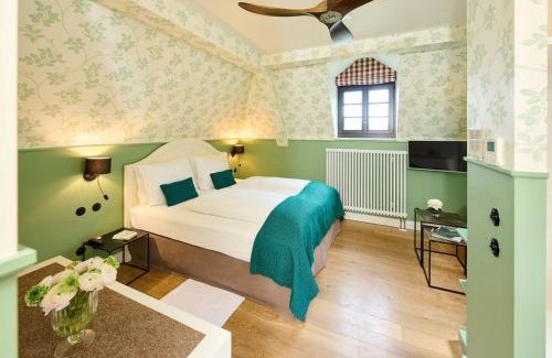 Mainz-Bingen Hotel | Discover Burg Reichenstein: Pet-Friendly and Family-Oriented