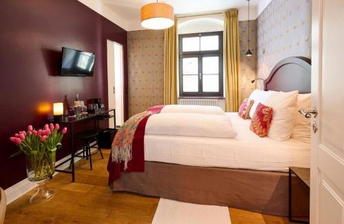 Mainz-Bingen Hotel | Discover Burg Reichenstein: Pet-Friendly and Family-Oriented