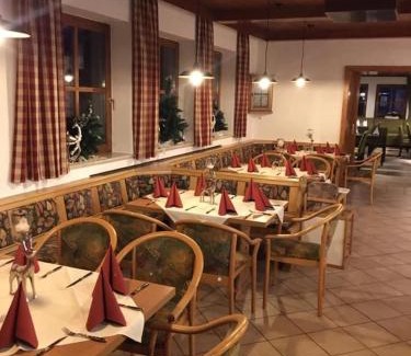Regen Hotel | Pet-Friendly Burggasthof Weißenstein with Family Amenities