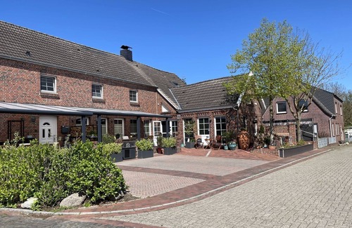 Krummhoern Apartment | Pet-Friendly Burghaus 1: Cozy Retreat with Ocean Views