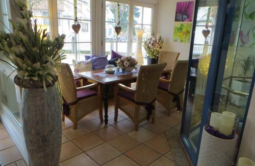 Munzenberg Hotel | Family-Friendly Burghotel Münzenberg with Great Amenities