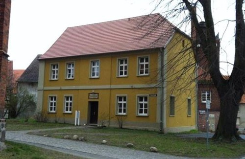 Gardelegen House | Comfortable Burgpension: Family-Friendly Stay with Kitchen