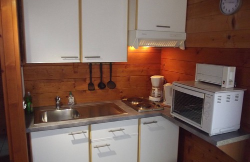 Saint-More Ski Chalet | Cozy Burgundy Cottage in Wooden Chalet near Vézelay