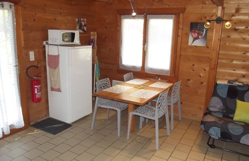 Saint-More Ski Chalet | Cozy Burgundy Cottage in Wooden Chalet near Vézelay