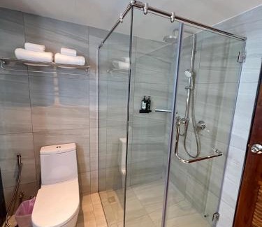 Hat Yai Hotel | Relax at Buri Sriphu Hotel: Oceanfront Retreat with Pool