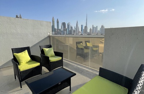 Jumeirah House | Experience Burj Khalifa Views from a Pet-Friendly Villa