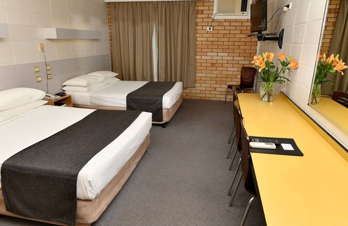 Moree Hotel | Discover Burke and Wills Motor Inn: Family-Friendly Retreat