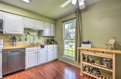 Burke House | Family-Friendly Burke Home with Deck & City Access