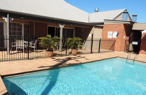 Mount Isa City Hotel | Discover Comfort at Burke & Wills Mt Isa - 4-Star Retreat