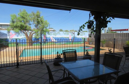 Mount Isa City Hotel | Discover Comfort at Burke & Wills Mt Isa - 4-Star Retreat