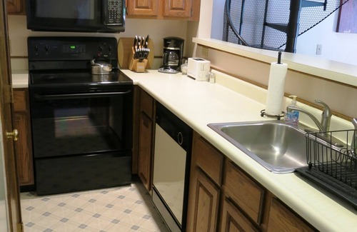 East Burke Condo | Burkeside Condo: Steps to Lift & Lodge with Great Amenities