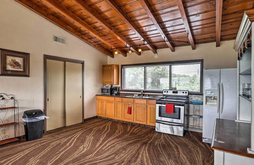 Burkesville Apartment | Burkesville Apt w/ Pool ~ 16 Mi to Dale Hollow!