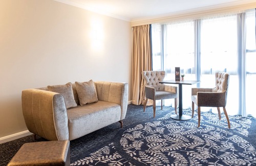 Loughborough Hotel | Experience Comfort at Burleigh Court Hotel with Spa & Pool