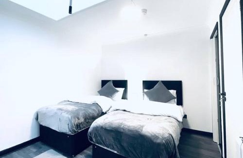 Peterborough Apartment | Modern Burmer Central Bliss: Family-Friendly 4-Star Retreat