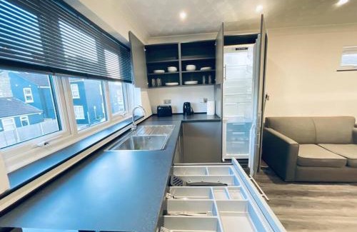 Peterborough Apartment | Modern Burmer Central Bliss: Family-Friendly 4-Star Retreat