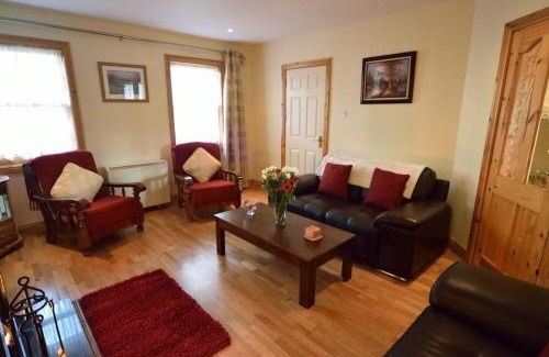 Dingle House | Burnham View: Premier Child-Friendly Retreat with 10/10 Rating
