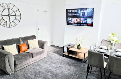 Burnley House | Top-Rated Burnley House on Cleaver Street with Free Parking