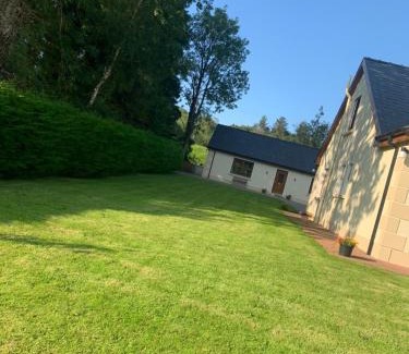 Belcoo House | Cozy Burnmon Cottage: Family-Friendly Retreat with Top Ratings