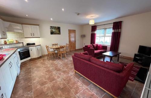 Belcoo House | Cozy Burnmon Cottage: Family-Friendly Retreat with Top Ratings
