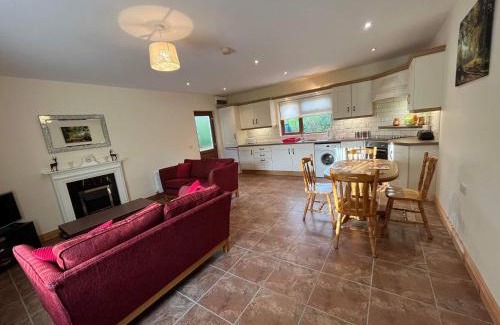 Belcoo House | Cozy Burnmon Cottage: Family-Friendly Retreat with Top Ratings