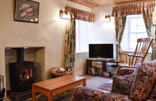 Kirriemuir House | Discover Burnmouth: Pet & Child Friendly Retreat