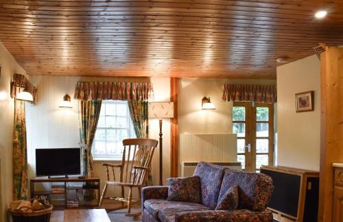 Kirriemuir House | Discover Burnmouth: Pet & Child Friendly Retreat