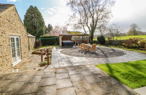 Greta Bridge House | Explore Burns Cottage: Pet and Child Friendly Retreat
