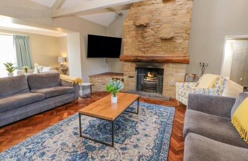 Greta Bridge House | Explore Burns Cottage: Pet and Child Friendly Retreat