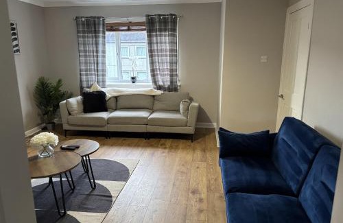 Livingston House | Burns House: Family & Pet-Friendly with Perfect Guest Ratings