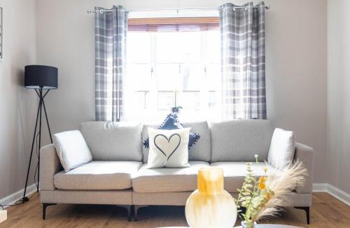 Livingston House | Burns House: Family & Pet-Friendly with Perfect Guest Ratings