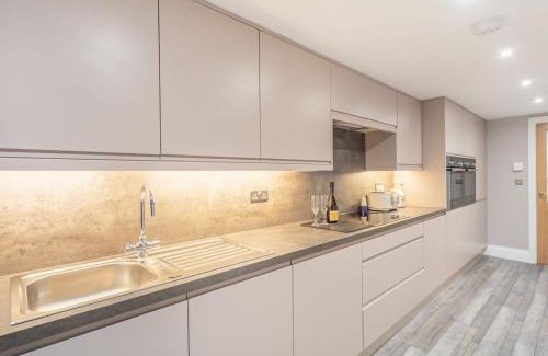Hexham House | Burnside Cottage: Exceptional Retreat with Hot Tub & Pet-Friendly