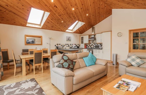 Foss Cottage | Discover Burnside Lodge: Pet-Friendly Retreat with Breakfast